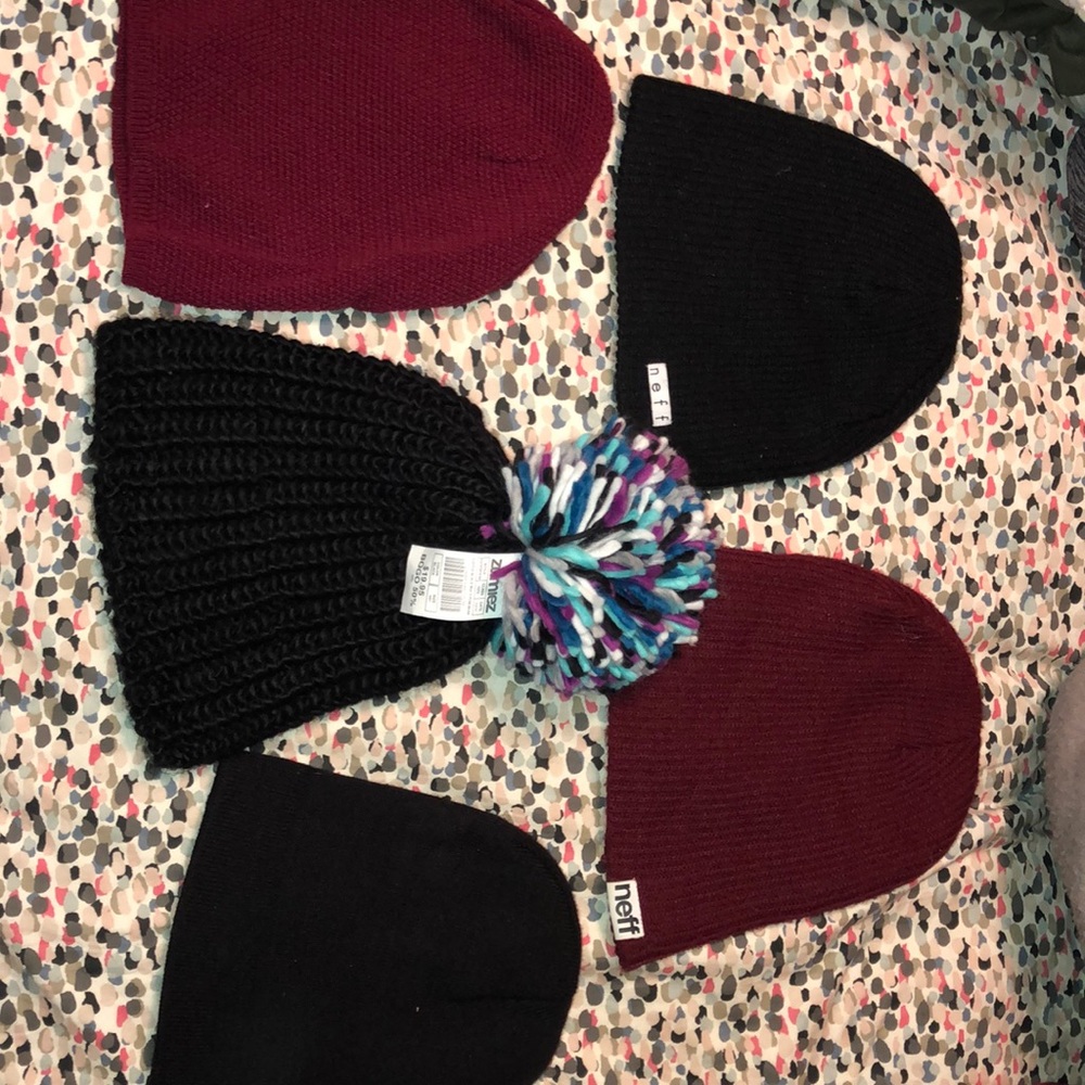 Bundle of beanie hats (5hats)